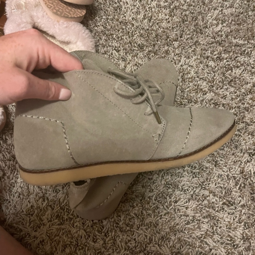 Toms - Picture 2 of 2